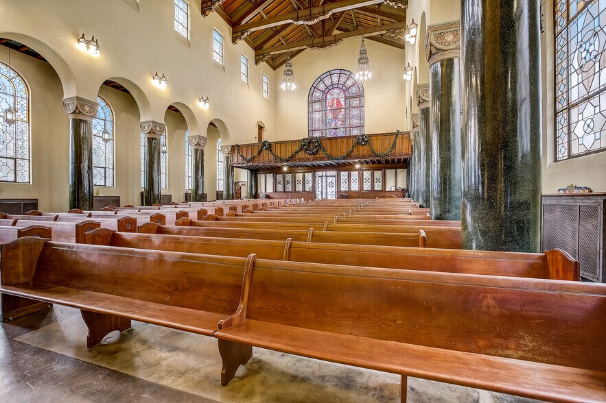 More Photos Of 1110 Guadalupe St, Austin Religious Facility For Lease