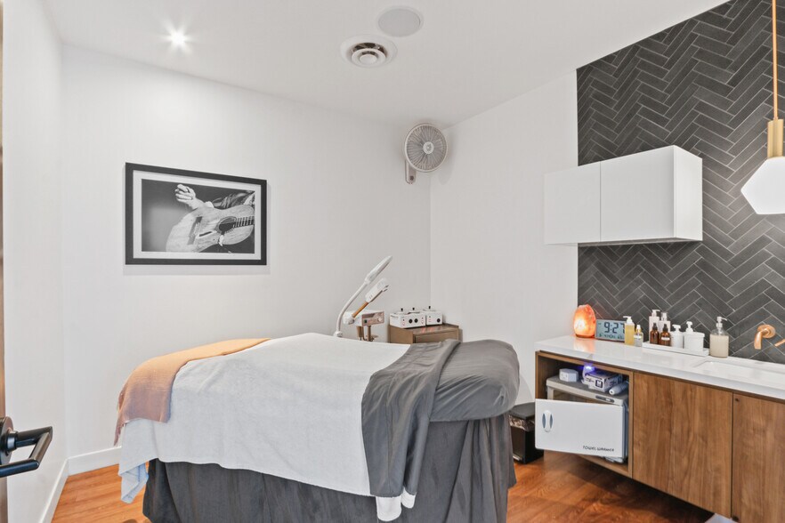 More Photos Of 11826-11828 San Vicente Blvd, Los Angeles Storefront Retail Office For Sale