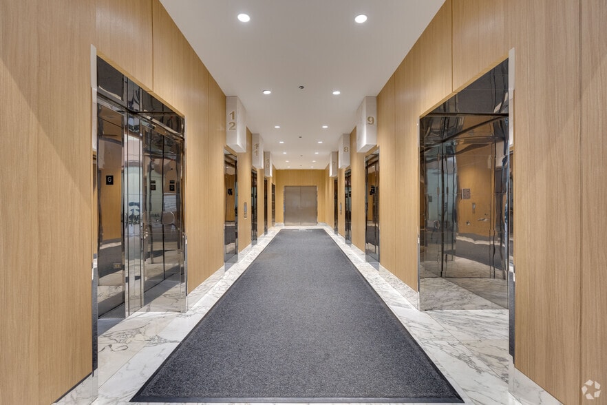 More Photos Of 200 N LaSalle St, Chicago Office For Lease