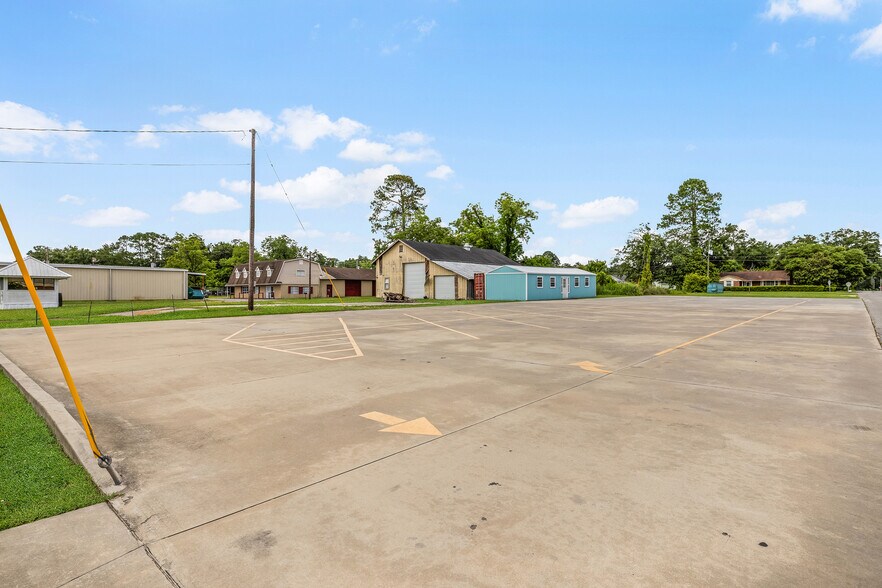 More Photos Of 697 W Cherry St, Jesup Restaurant For Sale