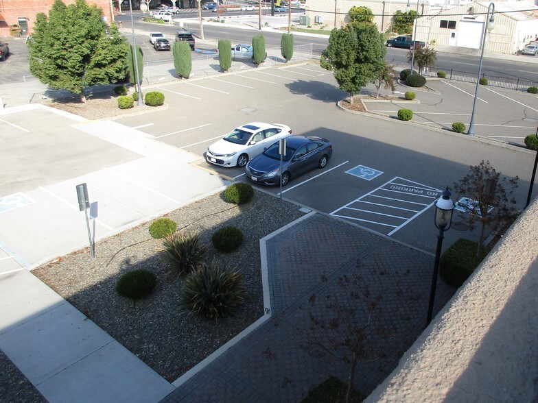 More Photos Of 151 S Sierra Ave, Oakdale Freestanding For Sale