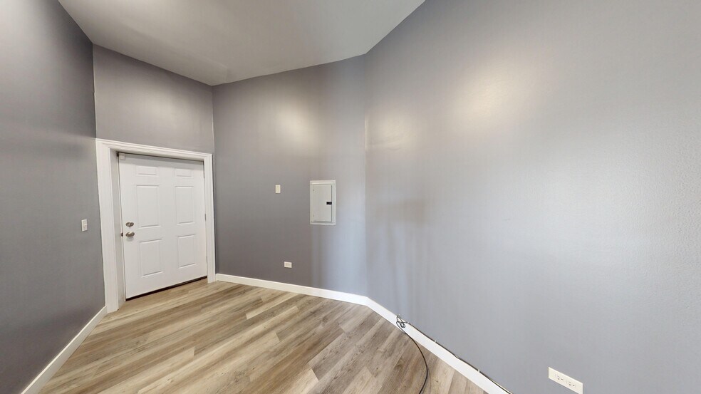 More Photos Of 4401-4403 N Clark St, Chicago Apartments For Lease