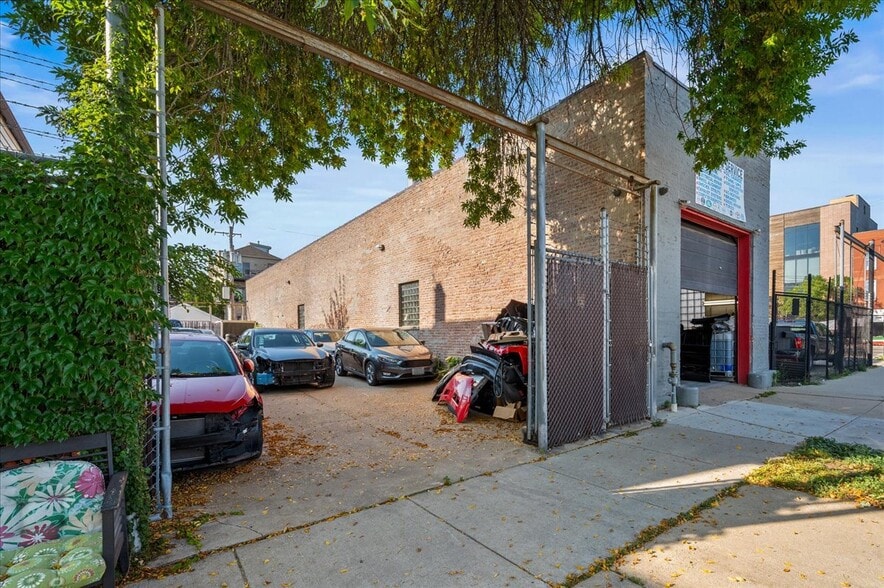 More Photos Of 629 N Ashland Ave, Chicago Land For Sale