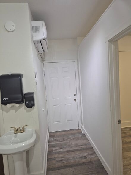 More Photos Of 1235 Cross St SE, Salem Freestanding For Lease