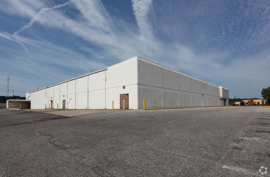 More Photos Of 127-185 Eastern Blvd, Montgomery Freestanding For Lease