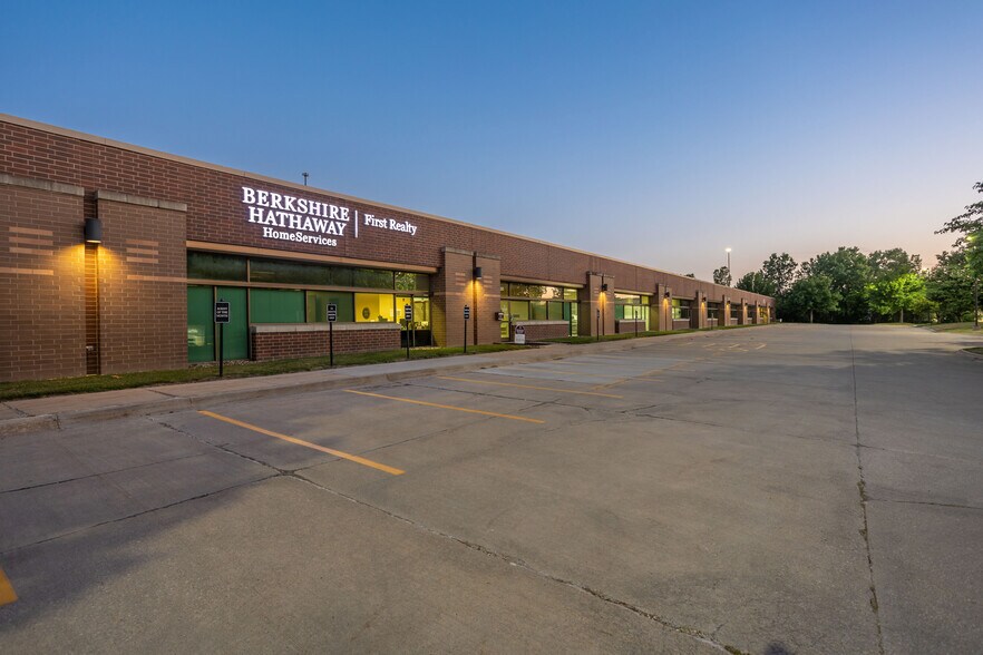 More Photos Of 5500 Westown Pky, West Des Moines Office For Lease