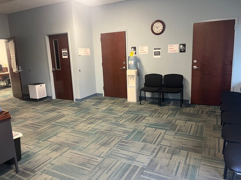 More Photos Of 609 Shipyard Blvd, Wilmington Office For Sale