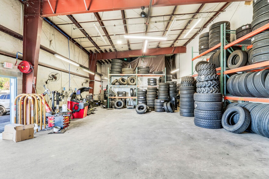 More Photos Of 1450 Skees Rd, West Palm Beach Warehouse For Lease