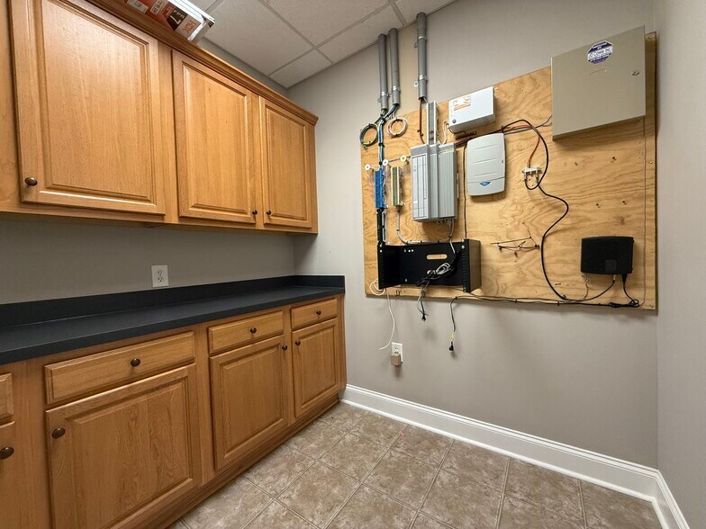 More Photos Of 4913 Summer Oak Dr, Buford Light Manufacturing For Lease