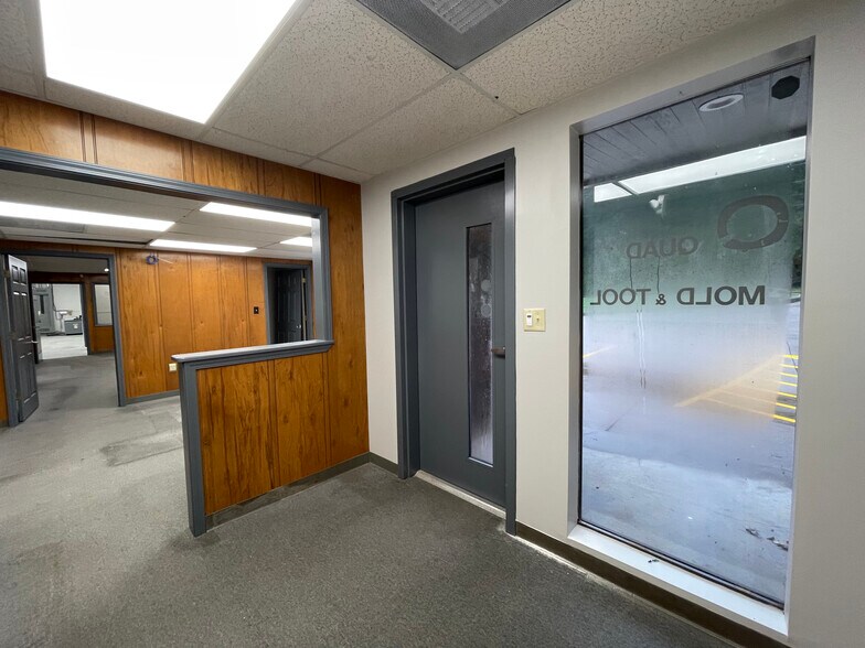 More Photos Of 750 N Price Rd, Sugar Hill Distribution For Lease