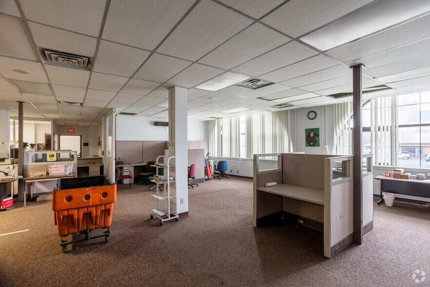 More Photos Of 221 Oriskany St E, Utica Office For Lease