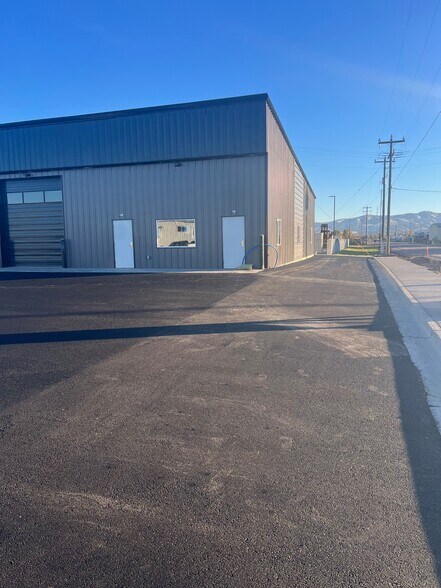 More Photos Of 231 Tailwind Cir, Chubbuck Industrial For Lease