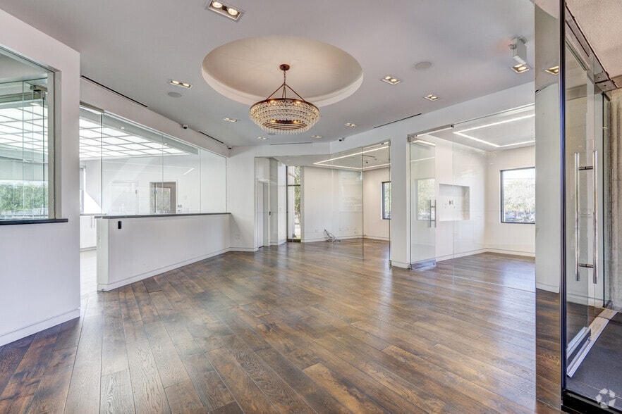 More Photos Of 1777 Sage Rd, Houston Freestanding For Lease