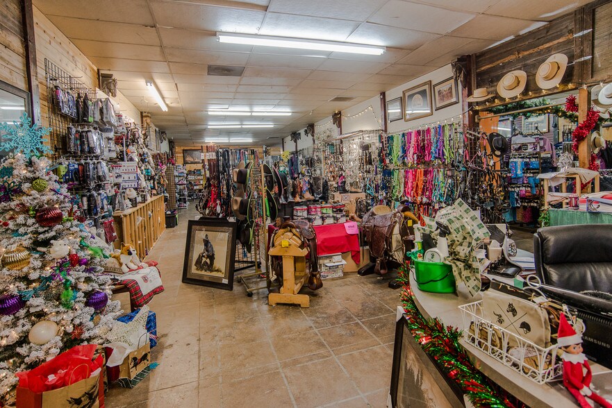 More Photos Of 917 Main St, Woodland Freestanding For Sale