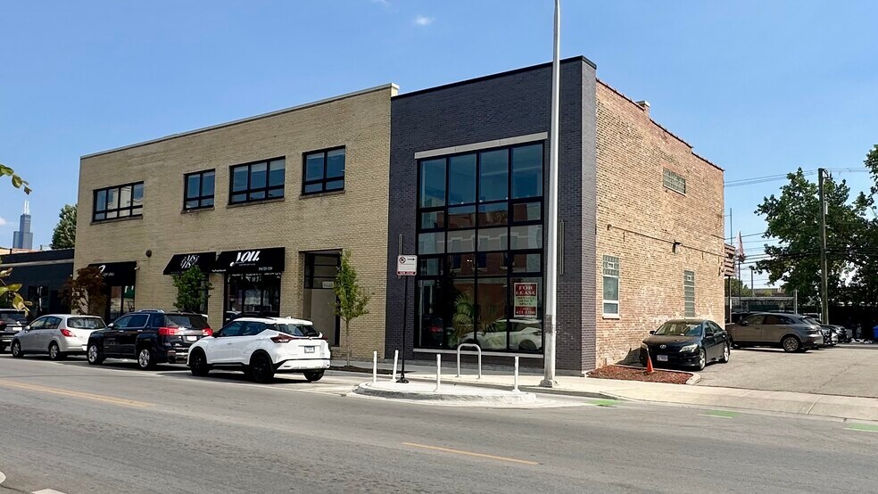 More Photos Of 2041-2049 W Grand Ave, Chicago Loft Creative Space For Lease