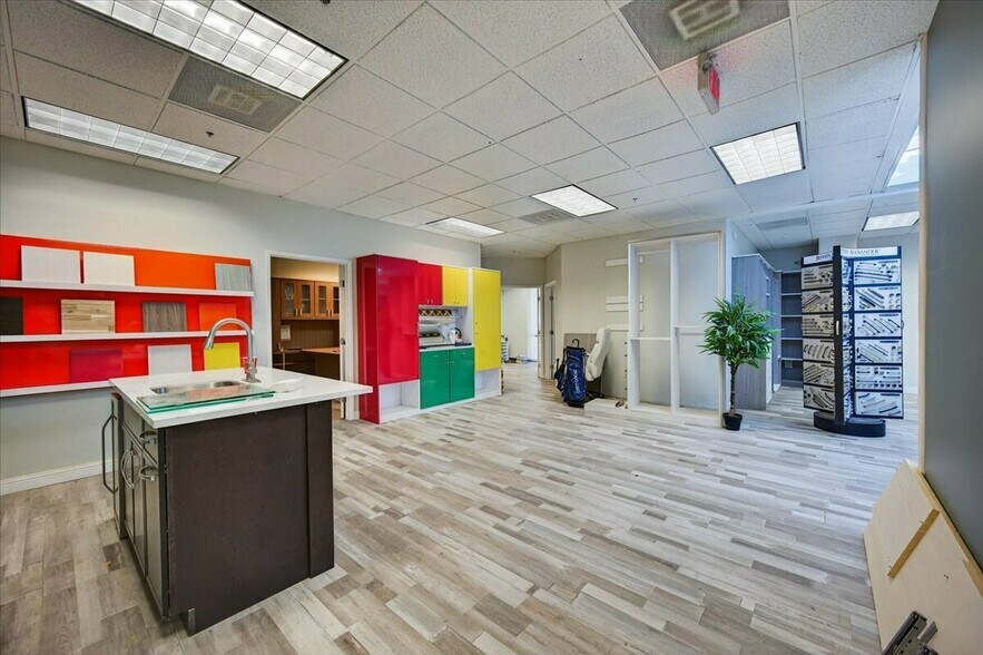 More Photos Of 2695 N Fowler Ave, Fresno Light Distribution For Lease