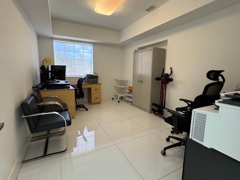 More Photos Of 1040 S Federal Hwy, Hollywood Office For Sale