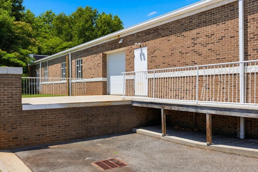 More Photos Of 1105 8th Court St SE, Hickory Office For Sale