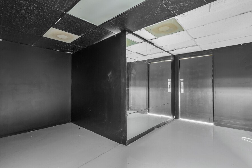 More Photos Of 721 Collins Ave, Miami Beach Storefront For Sale