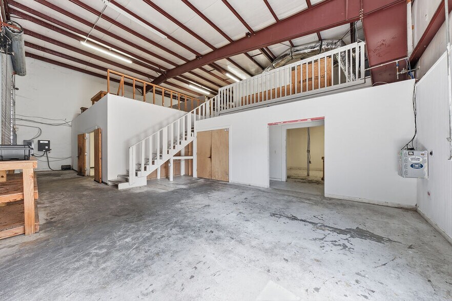 More Photos Of 605 N County Road 393, Santa Rosa Beach Light Manufacturing For Lease