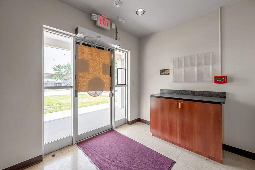 More Photos Of 250 Crossfield Dr, Versailles Light Manufacturing For Lease