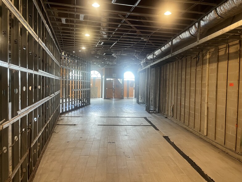 More Photos Of 380 St Armands Cir, Sarasota Unknown For Lease