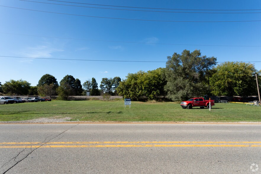 More Photos Of 8252 Dexter Chelsea Rd, Dexter Freestanding For Sale