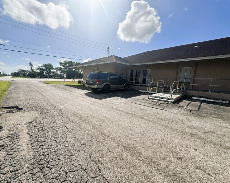 More Photos Of 1100 S Main St, Belle Glade Office Residential For Sale