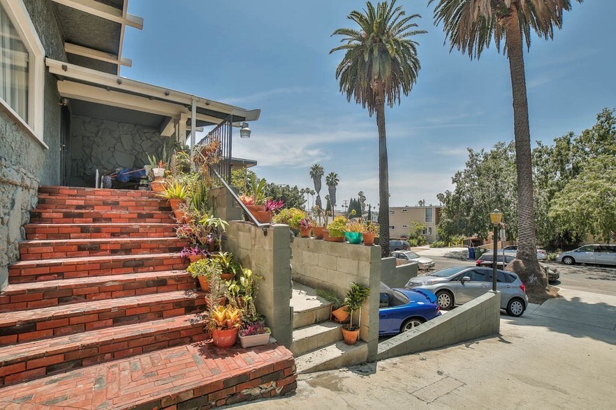 More Photos Of 508 N Ardmore Ave, Los Angeles Apartments For Sale