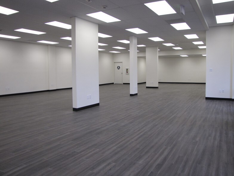 More Photos Of 3500 Overland Ave, Los Angeles General Retail For Lease
