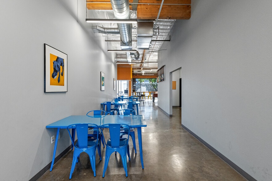 More Photos Of 2410 W Royal Palm Rd, Phoenix Light Manufacturing For Sale