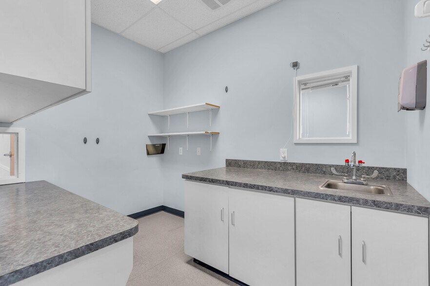 More Photos Of 508 Lakehurst Rd, Toms River Medical For Sale