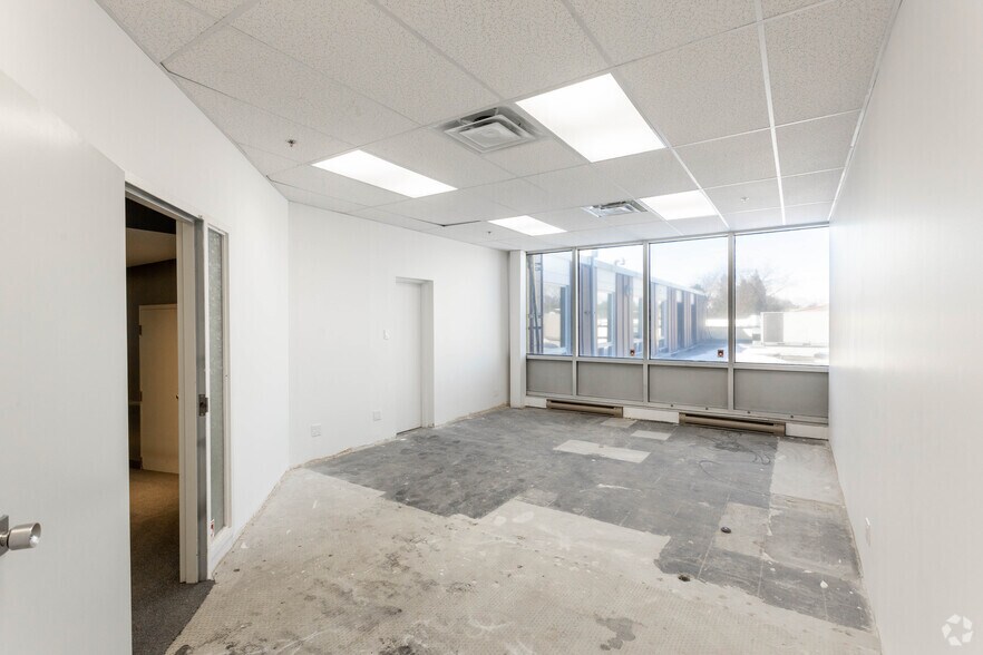 More Photos Of 1431-1527 Rebecca St, Oakville Unknown For Sale