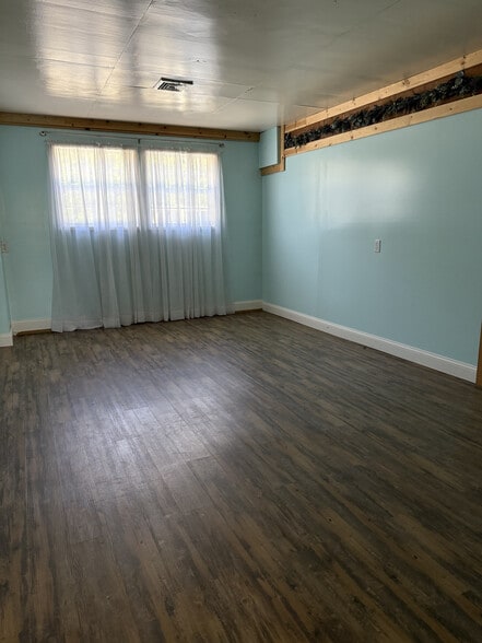 More Photos Of , Bozrah Office For Sale