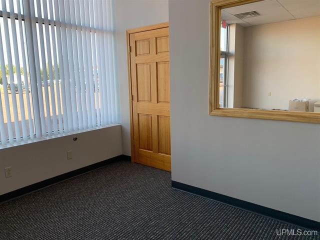 More Photos Of 901 Razorback Dr, Houghton Storefront For Sale