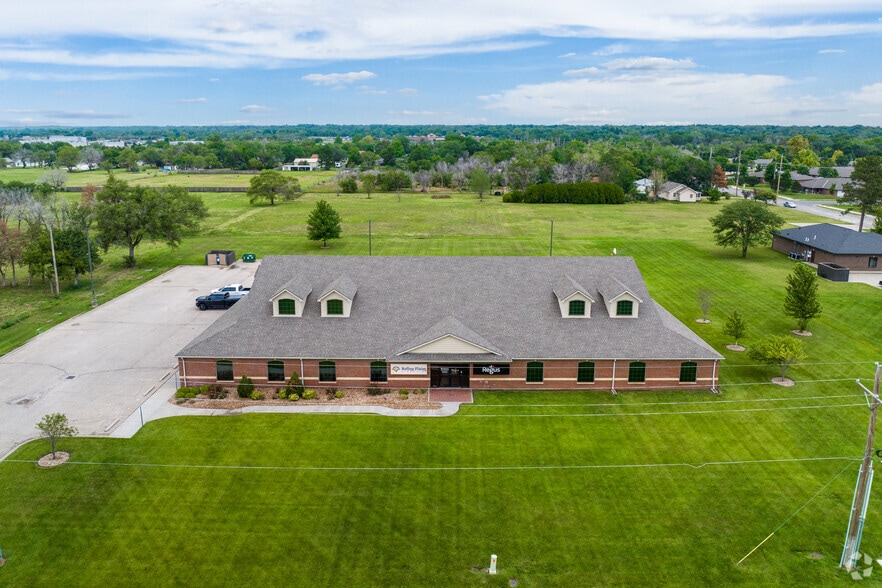 More Photos Of 1632 E 23rd Ave, Hutchinson Office For Lease