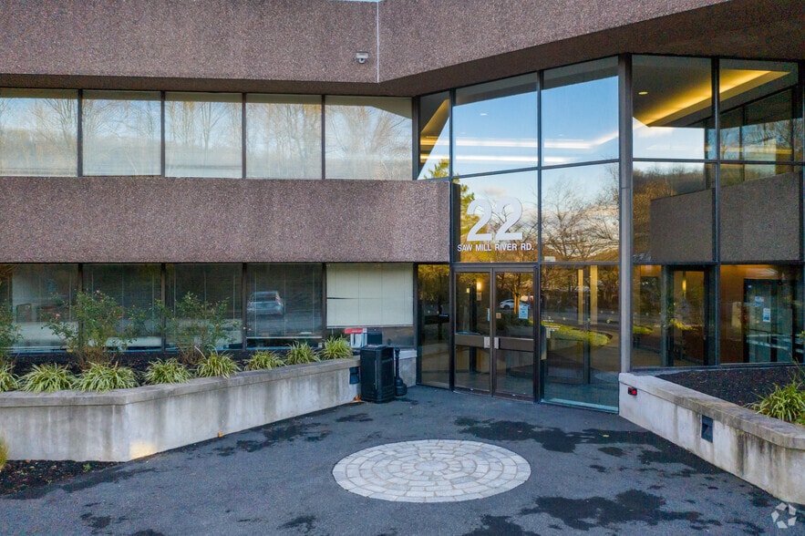 More Photos Of 22 Saw Mill River Rd, Hawthorne Office For Lease