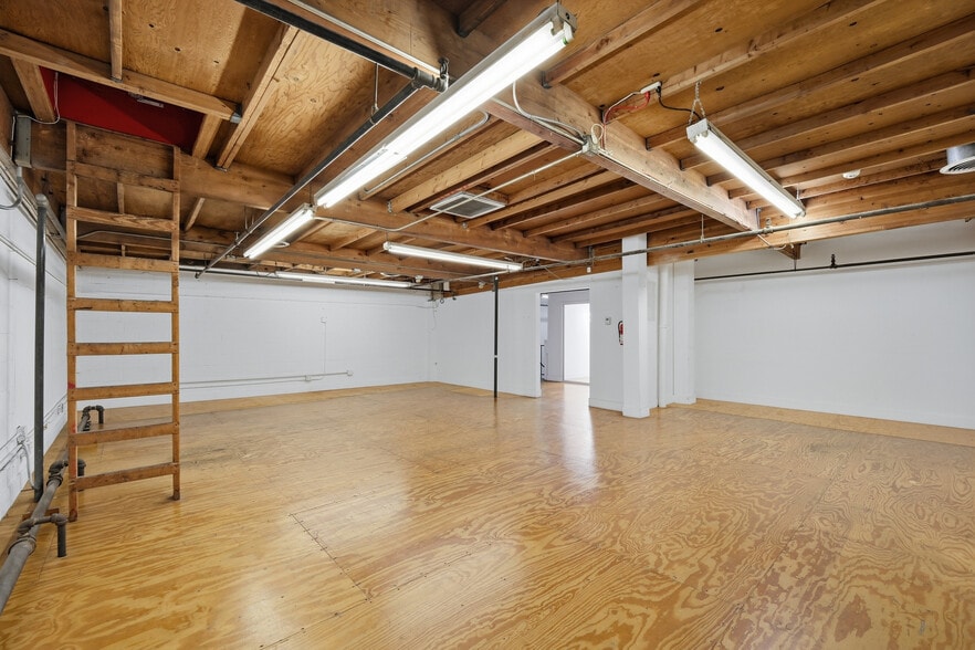 More Photos Of 805 Traction Ave, Los Angeles Showroom For Lease
