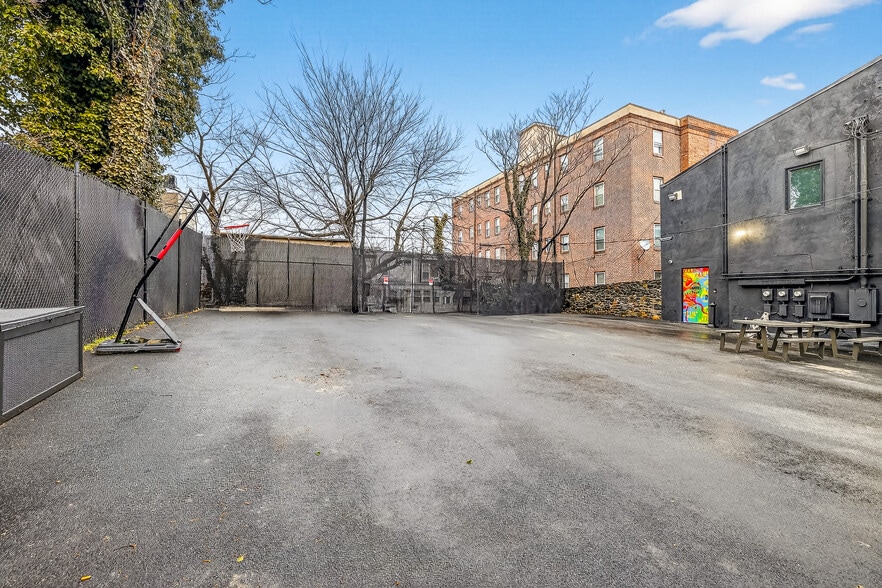 More Photos Of 1501 N Walnut St, Wilmington Office For Sale