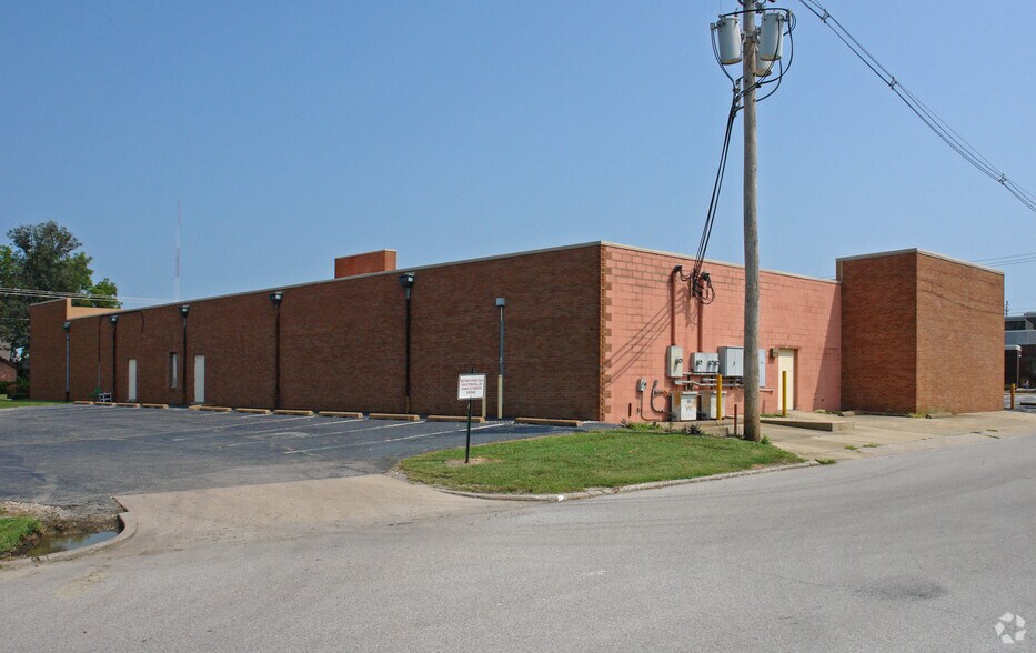 More Photos Of 400 St. Louis St, Edwardsville Medical For Lease