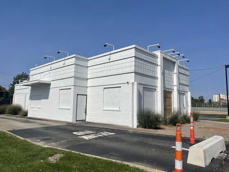 More Photos Of 13253 Woodward Ave, Highland Park Fast Food For Lease