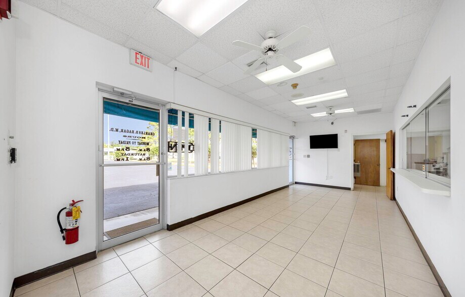 More Photos Of 655 N Indiana Ave, Englewood Medical For Sale