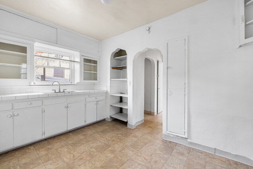 More Photos Of 1836 Lansdowne Ave, Los Angeles Multifamily For Sale