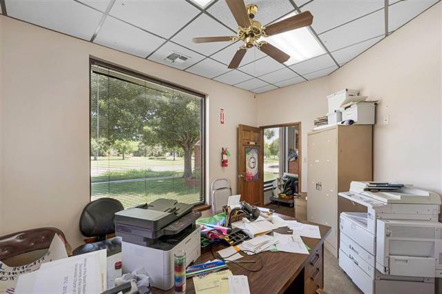 More Photos Of 816 W Gore Blvd, Lawton Office For Sale