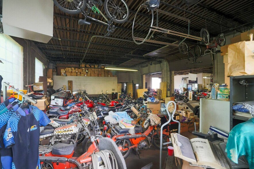 More Photos Of 4215 E Lake St, Minneapolis Freestanding For Sale