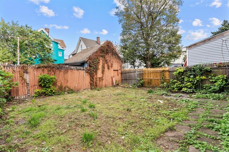 More Photos Of 39 Jane St, Bridgeport Apartments For Sale