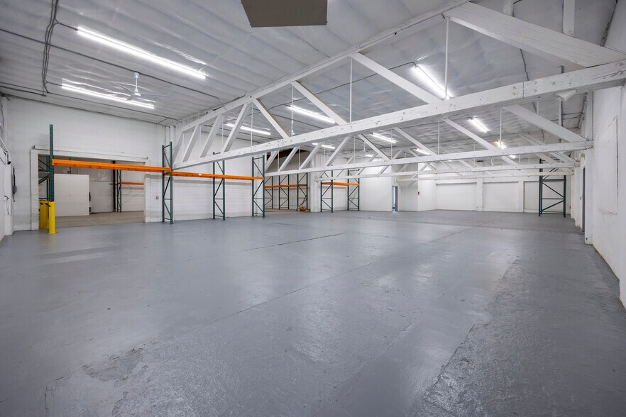 More Photos Of 323 6th St, Umatilla Industrial For Lease