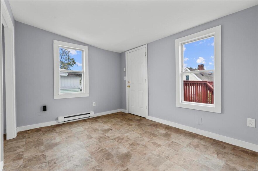 More Photos Of 39 Jane St, Bridgeport Apartments For Sale