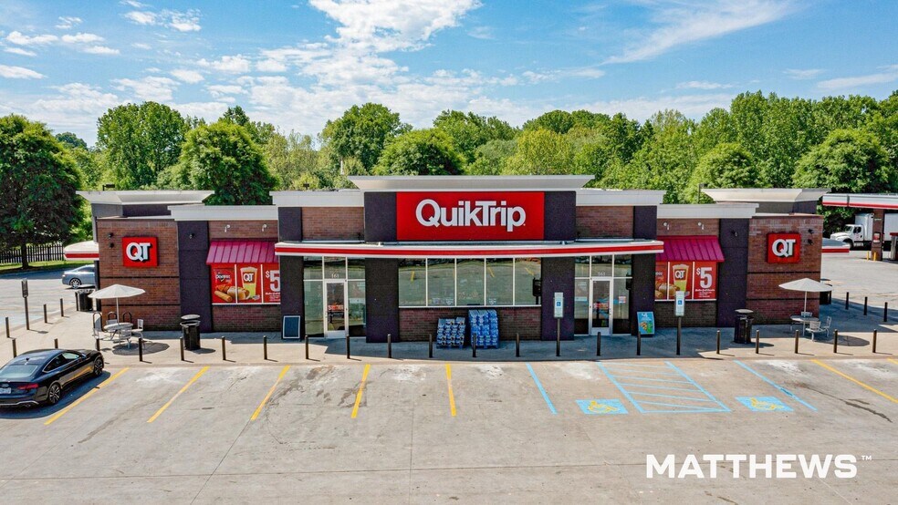More Photos Of 161 W Plaza Dr, Mooresville Service Station For Sale