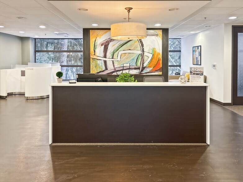 More Photos Of 41000 Woodward Ave, Bloomfield Hills Coworking Space